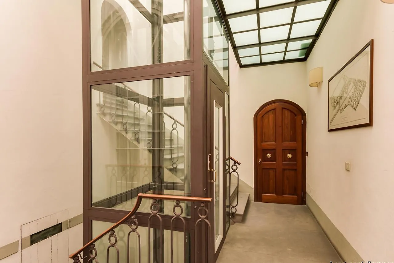 Lungarno Apartment 0*, Florence